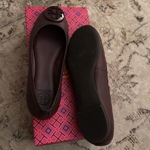 Ballet shoes 
Brand: Tory Burch 
Color : burgundy
Size :7